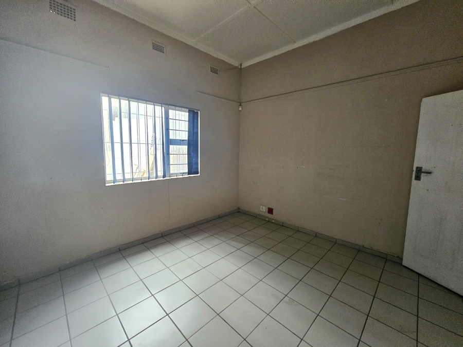 To Let commercial Property for Rent in Southernwood Eastern Cape